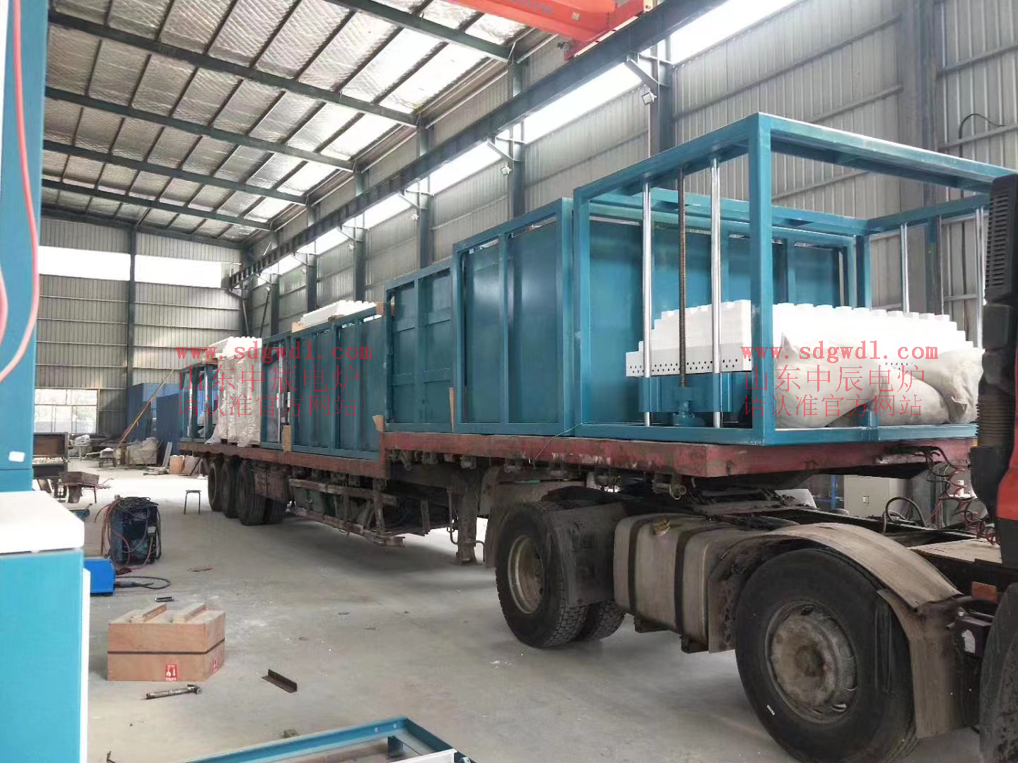 高溫雙工位升降爐大半掛整車裝貨、發貨